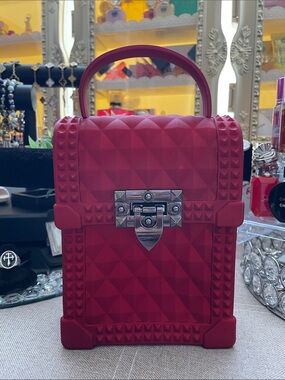 ✨♥️Red Stud-Textured Handbag with Top Handle gunmetal crossbody chain✨♥️NEW